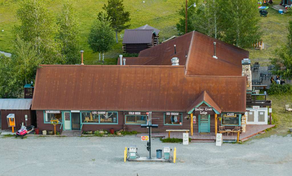 Smiley Creek Lodge
